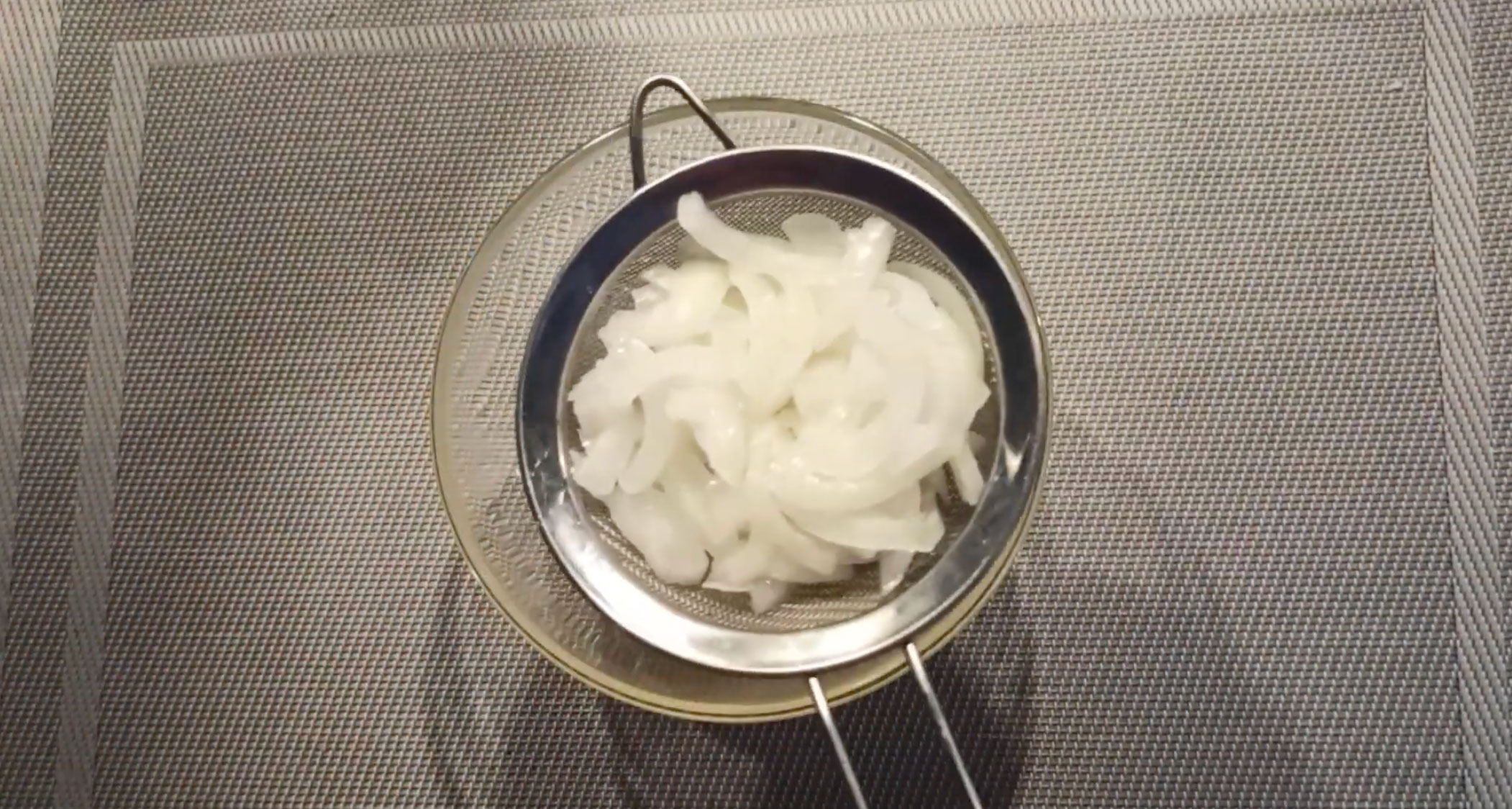 Пошаговый рецепт новогоднего салата из морепродуктов - шаг 7